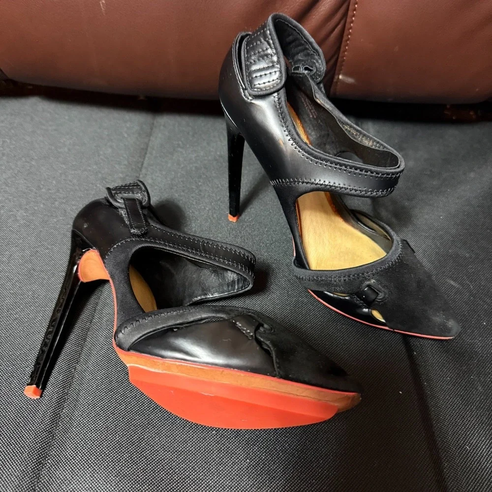 L.A.M.B. Black Leather Suede Ankle Strap Stiletto Heels‎ Womens 5.5M